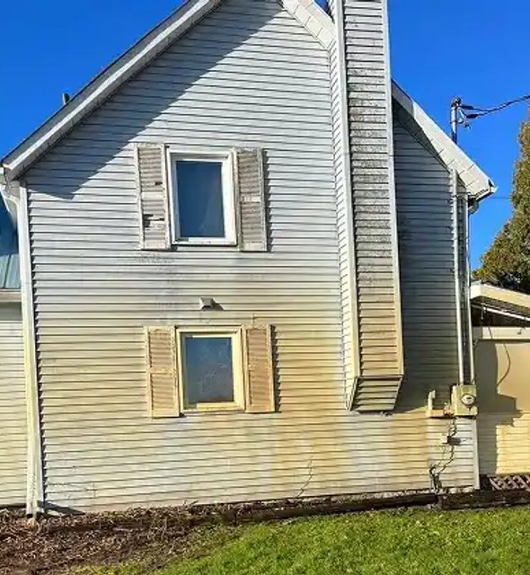 a dirty house that needed to be cleaned located in Morrisburg, Ontario
